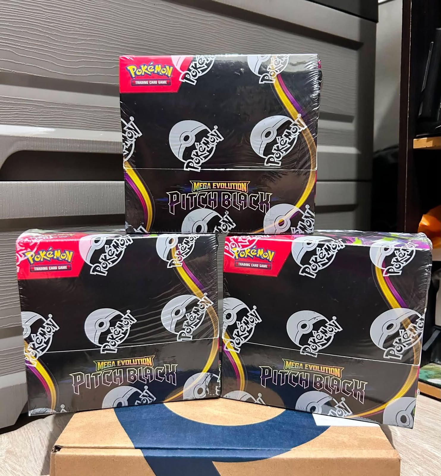 Pokémon TCG: Mega Evolution—Pitch Black (ME05) ETBs
